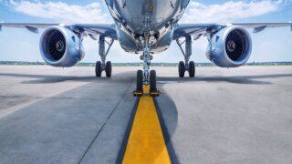 Airplane_Adobe_27May_575