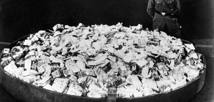 Germany hyperinflation from Alamy 19Sep25 575x375.jpg