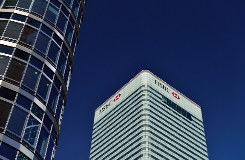 alamy 2021-16-21 hsbc canary wharf 575x375