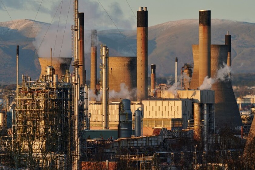 Grangemouth oil refinery from Alamy 15Sep21 575x375