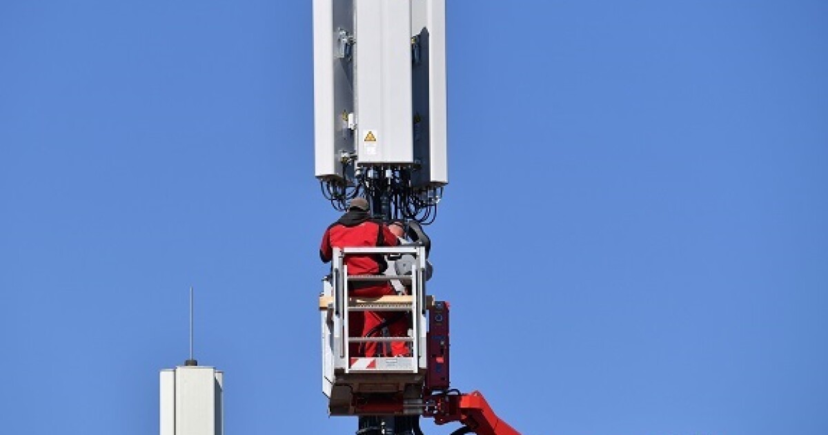 Vertical Bridge cell tower deal sees 10 times oversubscription