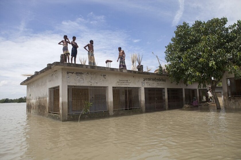 Bangladesh flood climate from Alamy 7Jul22 575x375