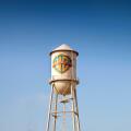 WARNER BROS. STUDIOS
chateau d'eau; water tower
Prod DB © Jacek_Sopotnicki - Warner Bros. Studios