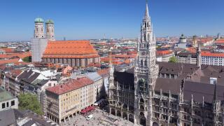 Marienplatz Square with town hall (Neues Rathaus) and Frauenkirche church, Munich, Bavaria, Germany, Europe