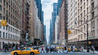 pexels people move new york 575x375