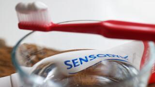 The American pharmaceutical company Pfizer has decided to sell its share in the consumer health care company Haleon, which is co-owned with the British GSK, in connection with a stock exchange listing planned for 18 July. Haleon owns brands such as the pa