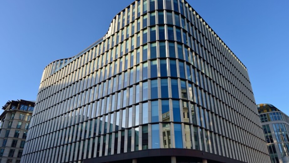 Wells Fargo London King William St from Alamy 10Sep25 575x375.jpg