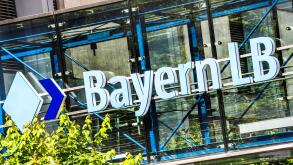 Bayern LB, Bayerische Landesbank, Logo, Munchen, 30. August 2025 Deutschland, Munchen, 30. August 2025, Bayern LB, Bayerische Landesbank, Logo am Hauptsitz der Bank in der Brienner StraBe, BayernLB, Bayern, *** Bayern LB, Bayerische Landesbank, Logo, Muni