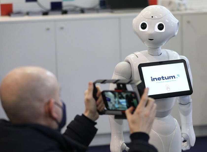 Inetum robot in 2022 from Alamy 18Jan23 575x375