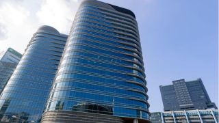 thequaysidekowloonhongkong-alamy-crystal.png