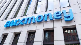 Dusseldorf 02.07.2024 Logo Schriftzug Leuchtreklame Auxmoney Finanzdienstleister Kreditgeber Verschuldung online Internet Kredit Kredite Kreditvergabe Schulden Dispo Uberschuldung Dusseldorf Nordrhein-Westfalen Deutschland *** Dusseldorf 02 07 2024 Logo l