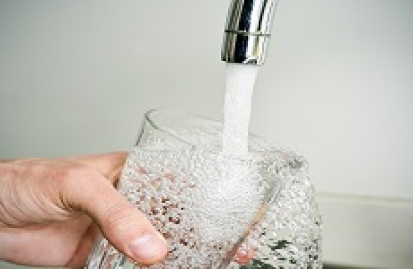 Tap_glass_water_flow_Fotolia_230x150