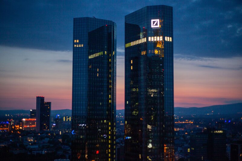 Deutsche-Bank-buildings-night-780.jpg