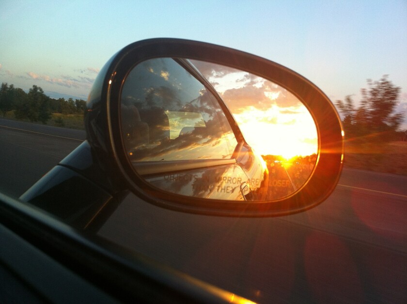 rear-view-mirror-363951_1920.jpg