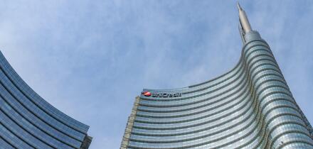 A picture of the Unicredit Tower in Milano.