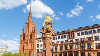 Wiesbaden, Schlossplatz. April 2017.