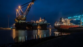 The Saipem 7000 on 29.12.2015 in the port of Eemshaven (Niederlande) is the second largest swimming crane in the world. | usage worldwide