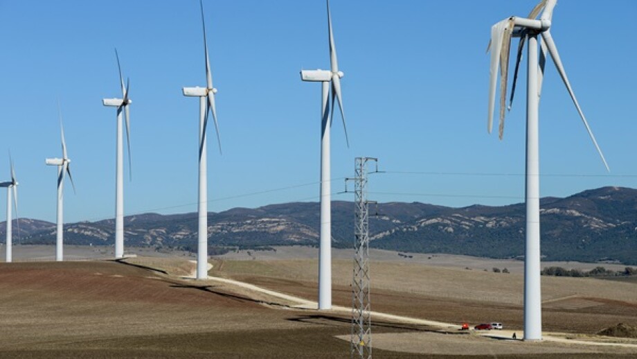 turbines-alamy-220525.jpg