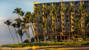 Located on the south western shore of Maui the Mana Kai Maui Resort is on the beach with every room having an ocean, sunset view on this beautiful day.