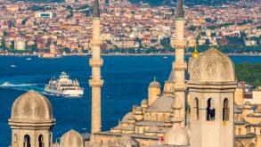 Turkey, Istanbul, Sultanahmet , domes of the Suleymaniye Mosque (Suleymaniye Camii) complex with New Mosque (Yeni Camii) beyond