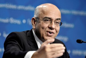 Masood Ahmed, Director of the IMF's Middle East and Central Asia Department, briefs reporters during the annual meetings of the IMF and World Bank Group in Washington October 7, 2016. REUTERS/James Lawler Duggan