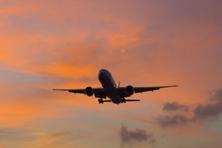 Plane landing Alamy 18Jun24.png