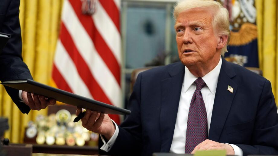 President Donald Trump signs executive orders in the Oval Office of the White House, Monday, Jan. 20, 2025, in Washington. (AP Photo/Evan Vucci)