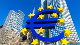 Eurotower, headquarters of the Single Banking Supervision Mechanism, SSM, with Euro symbol, Frankfurt am Main, Hesse, Germany