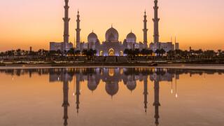 Sheik Zayed Grand Mosque in Abu Dhabi after sunset