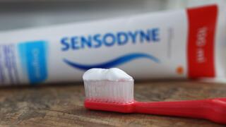 The American pharmaceutical company Pfizer has decided to sell its share in the consumer health care company Haleon, which is co-owned with the British GSK, in connection with a stock exchange listing planned for 18 July. Haleon owns brands such as the pa