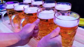 Qingdao, China. 27th July, 2018. More than 200 kinds of beer from different countries and regions in the world can be seen at the Qingdao Beer Festival. Tourists and citizens enjoy beer during the 28th Qingdao Beer Festival in Qingdao, east China's Shando