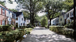 A typical cul-de-sac street for vehicle access in the model suburb of Radburn, Fair Lawn, New Jersey, USA. Image shot 09/2009. Exact date unknown.