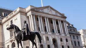 Bank of England on Threadneedle Street in the heart of London?s financial district, with Duke of Wellington statue in the foreground