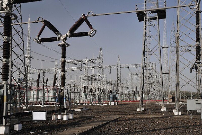 DO NOT REUSE AFTER 5 APRIL 2023 Electricity power grid Mumbai India from Alamy 22Oct21 575x375