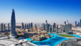 dubai mall and lake