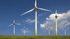 Windrader auf einer Wiese Thema Energie und Umweltschutz. Image shot 12/2013. Exact date unknown.