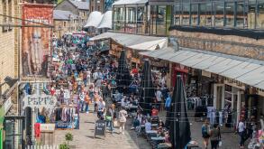 Busy Camden Market Clothes Stalls Coffee Shops Camden London UK