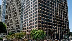 Street scene with traffic and office towers. City life outside Ernst & Young Plaza. 725 South Figueroa Street, Los Angeles, CA, USA. Aug 2019