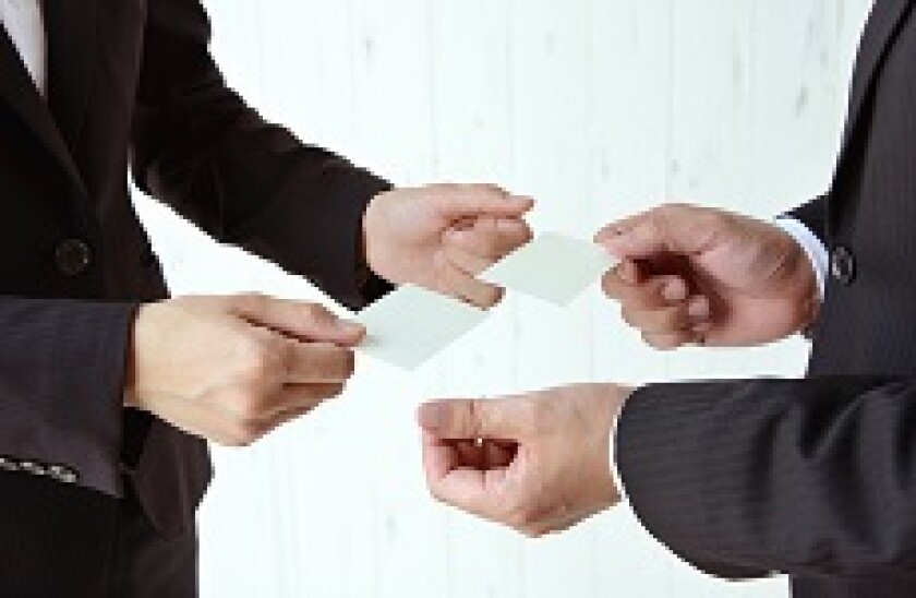 Swap_business_cards_Fotolia_230x150