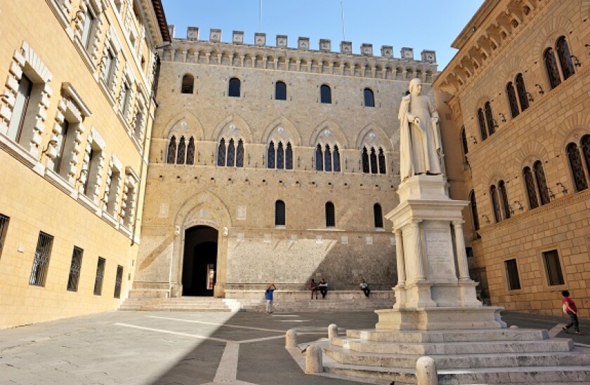 Italy, Tuscany, Siena, Palazzo Salimbeni, Banca Monte dei Paschi di Siena, the oldest bank in the world