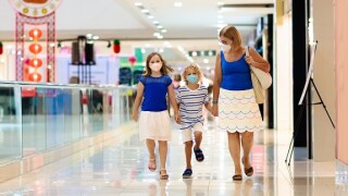 Adobestock_shopping_mall_facemasks_575x375_Nov20