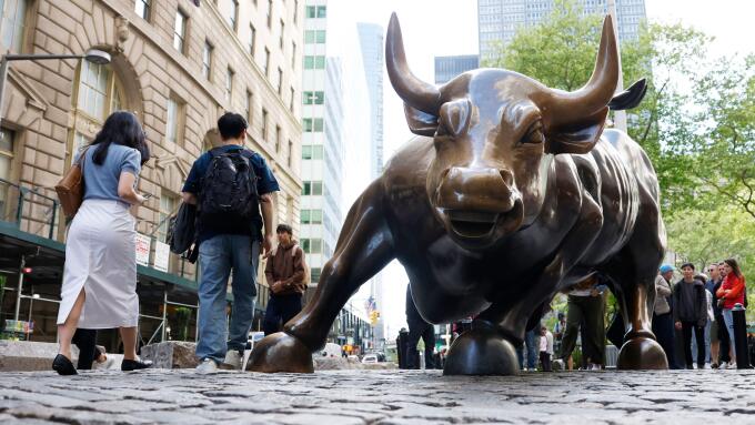 New York, United States. 07th May, 2025. Pedestrians walk near the Charging Bull Bronze Sculpture on Broadway near the New York Stock Exchange on Wall Street on Wednesday, May 7, 2025 in New York City. Stocks moved slightly higher Wednesday with the Feder