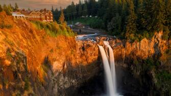 USA, Washington State, Snoqualmie. Snoqualmie Falls evening light.