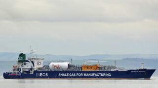 Burntisland, Scotland, UK. 17th Feb, 2017. The shale gas tanker J S Ineos Insight off Burntisland on the Forth Estuary bound for the Ineos plant at Grangemouth, site of the company's large-scale storage facility for imported fracked shale gas, Credit: Ken