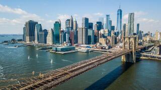The Brooklyn Bridge and downtown Manhattan Skyline, New York City, USA