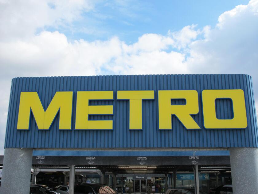 METRO sign brand Cash and Carry REAL Food