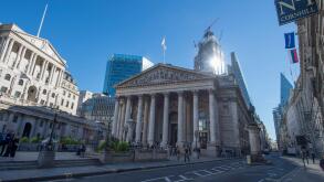 City of London, UK. 26 September, 2018. Beautiful Autumn morning with blue sky and strong sunlight reflecting off some of Britain?s tallest skyscrapers in the City, with the dry spell in the SE to continue into the weekend. Credit: Malcolm Park/Alamy Live