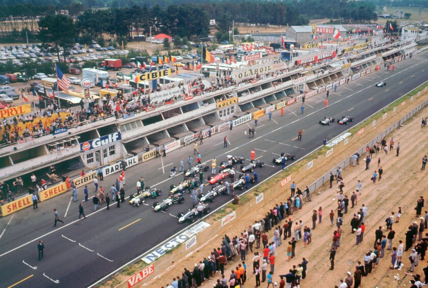 Starting grid for the 1967 French Grand Prix at the Bugatti circuit Le Mans. Won by Jack Brabham in the Brabham-Repco BT24