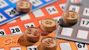 Bingo cards and numbers