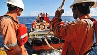 workers_on_oil_rig_230px